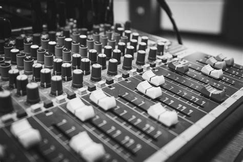 How to Get into Music Producing: A Journey into the Creative World of Sound Engineering